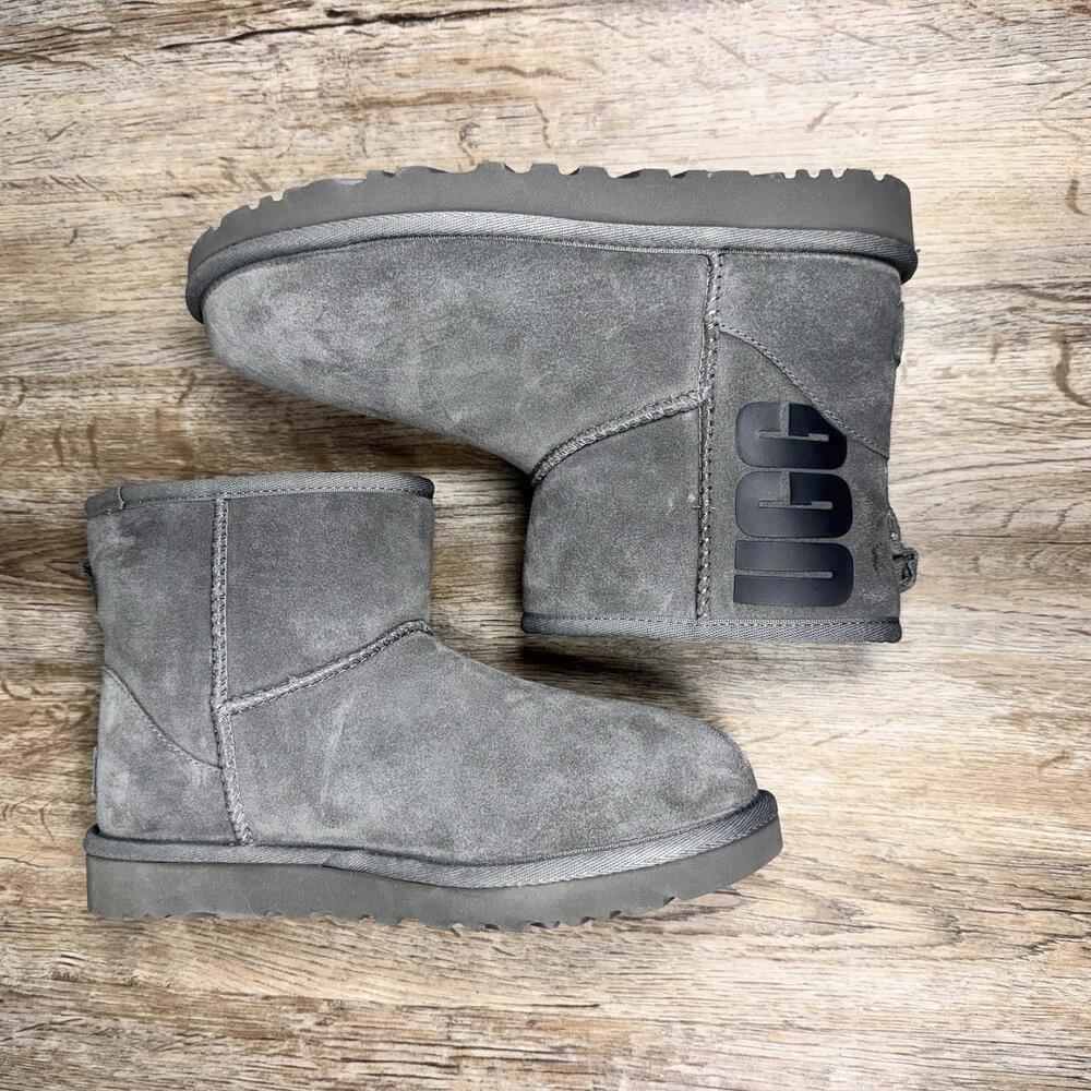 UGG Classic Mini Boots Womens 6 Gray Suede Rubber Logo Cozy‎ Winter NWB Cabin - Picture 8 of 9
